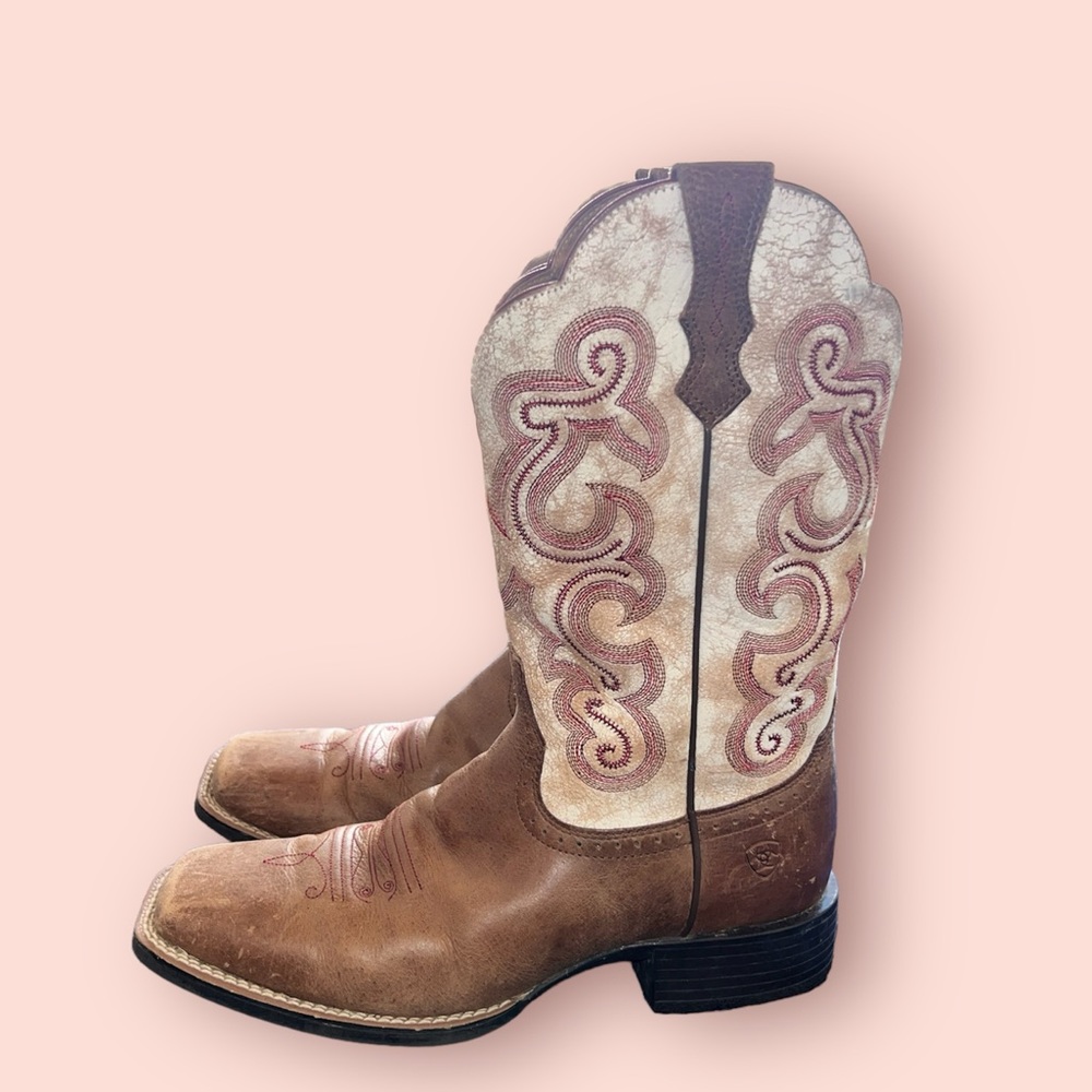 Women’s Ariat cowgirl boots